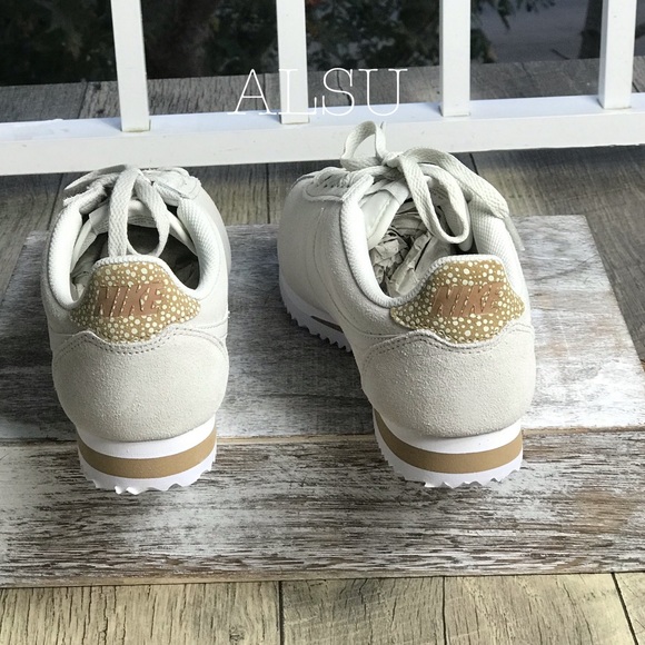NWTNike Classic Cortez Prem Light Bone WMNS - Picture 4 of 8
